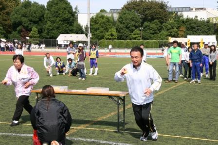 市民体育祭でピンポン玉はさみ走を走りました