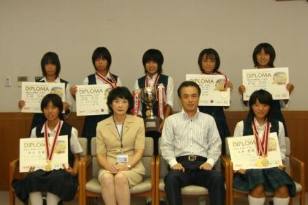 全日本中学校陸上競技選手権大会の優勝者が報告に来ました