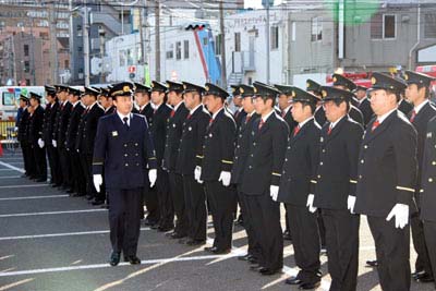 消防出初め式で点検官を務める