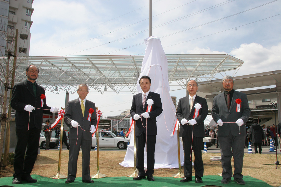 丸沼芸術の森から朝霞駅東口広場にモニュメントが寄贈されました