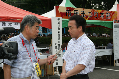 彩夏祭朝霞会場でテレビ埼玉の取材を受けました