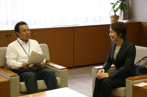 7月14日北京オリンピック競泳代表の三田真希さんの表敬訪問を受けました