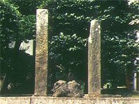 浜崎氷川神社に残る鷹場の境界を示す石杭