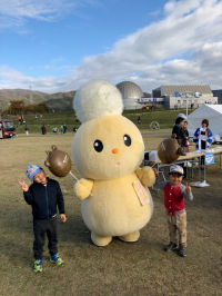 男の子とハイチーズ