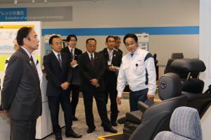 上田知事、醍醐県議とともにテイエステック株式会社を訪問する富岡市長