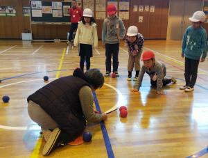 朝霞第八小学校ボッチャの様子