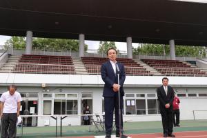 シニアスポーツフェスティバルにてあいさつをする市長