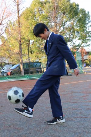 リフティング中の戸田さん