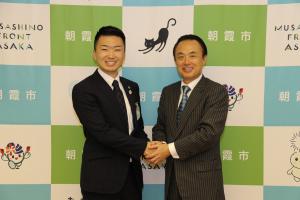 JICA青年海外協力隊の上野さんと市長