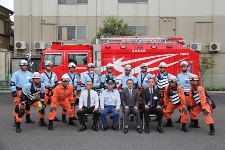 埼玉県南西部高度救助隊発足式での全員写真