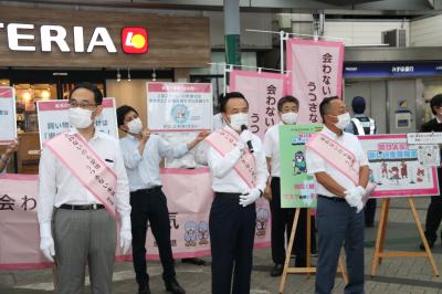 朝霞台駅・北朝霞駅連絡通路で、大野知事・富岡市長・醍醐県議がコロナ対策の呼びかけを行っています。