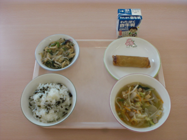 給食（R40523ベトナム）