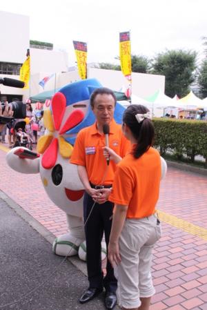 テレビ埼玉のインタビューを受ける市長