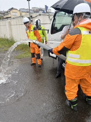 給水車から水を出す訓練