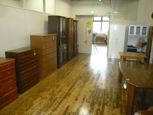 リサイクル家具展示1階①