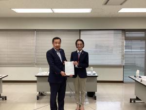 諮問書の手交式の様子
