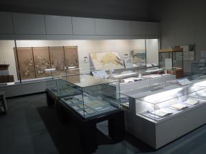 企画展　展示室全景