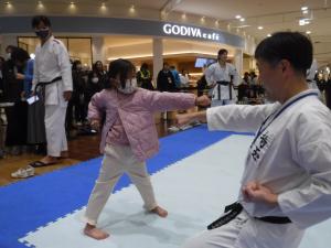 競技体験しているこどもの様子