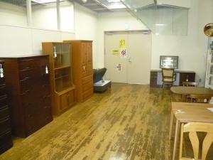 リサイクル家具展示1階①