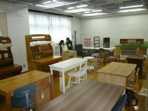 リサイクル家具展示2階①