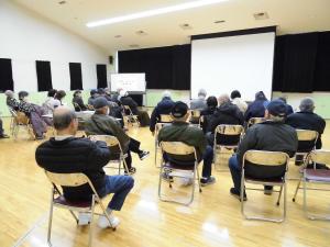 映画会座っている写真