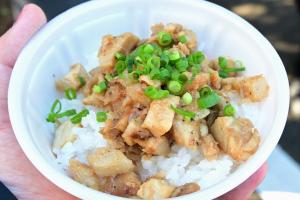 準グランプリを獲得した味噌漬け炙りチャーシュー丼の写真です