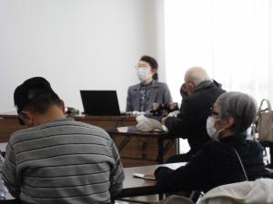 講義中の講師の様子