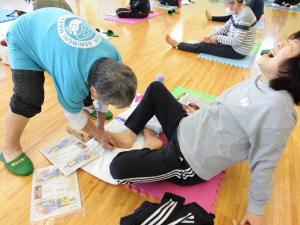 参加者と先生の写真