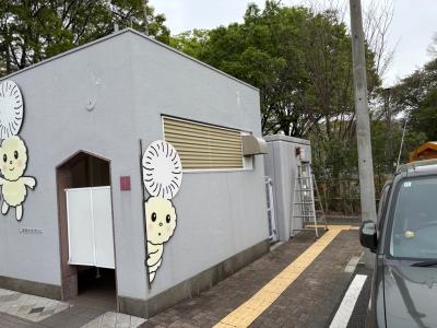 市役所駐車場トイレ西面