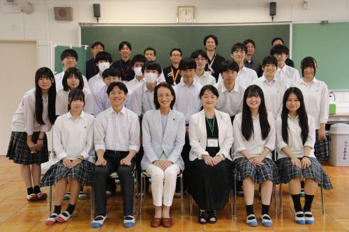 高校生ミーティング参加者の集合写真