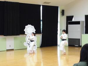 空手を披露している写真