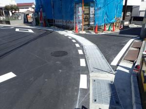 市道５号線道路改良工事の都市型側溝など