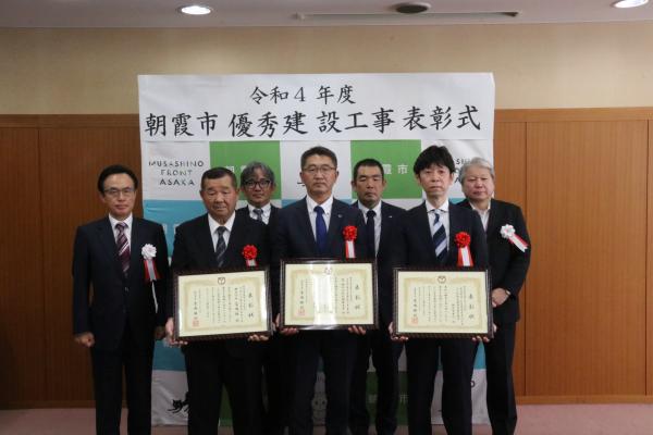 富岡市長と受賞者の皆さまの記念撮影（指定なし）